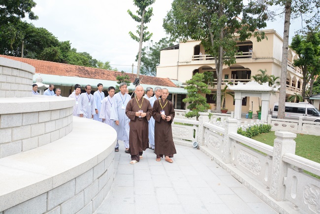 “HOW TO TAKE THE RIGHT PRAYING IN BUDDHISM” Dharma Talk in the 89th Seven-Day Retreat